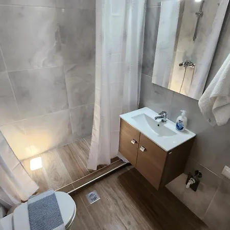 Elpis Apartament *